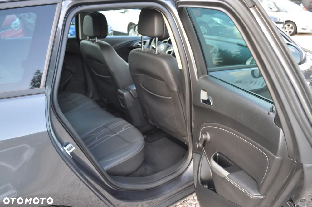 Opel Astra 1.4 Turbo 150 Jahre - 17