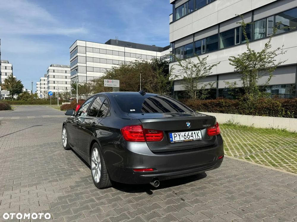 BMW Seria 3 320i Sport Line - 12