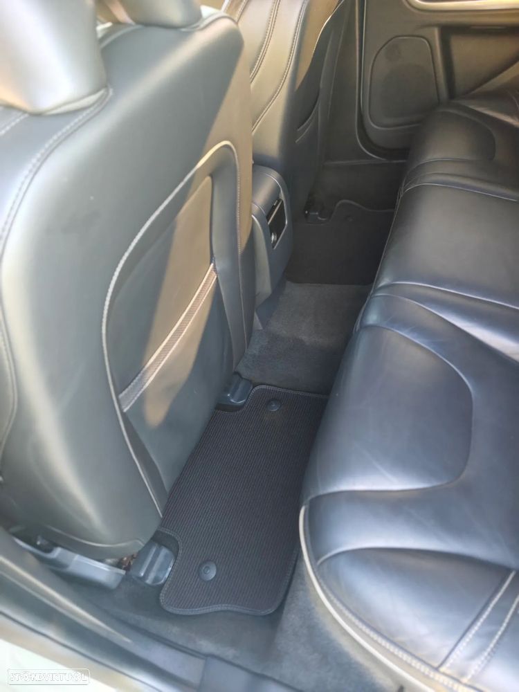 Volvo V60 2.0 D4 R-Design - 9