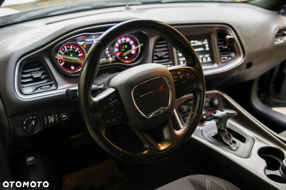 Dodge Challenger - 25