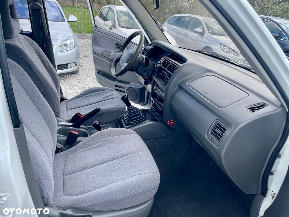 Suzuki Grand Vitara 2.0 Club - 33