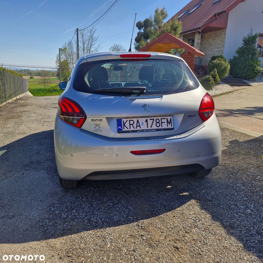 Peugeot 208 - 5