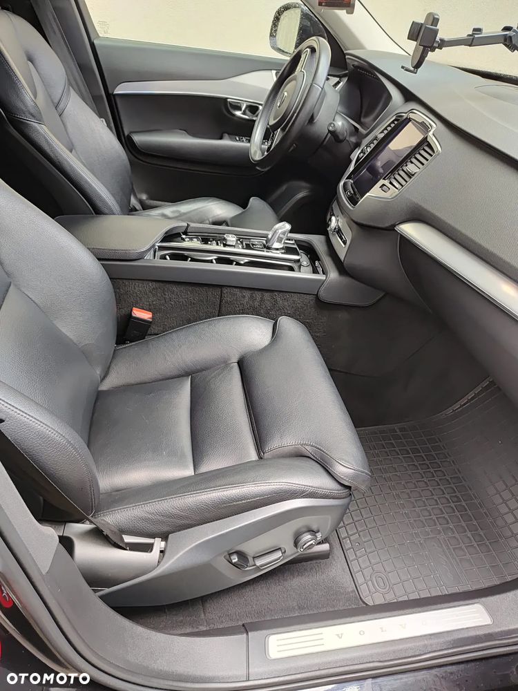 Volvo XC 90 T8 AWD Plug-In Hybrid Momentum 7os - 11