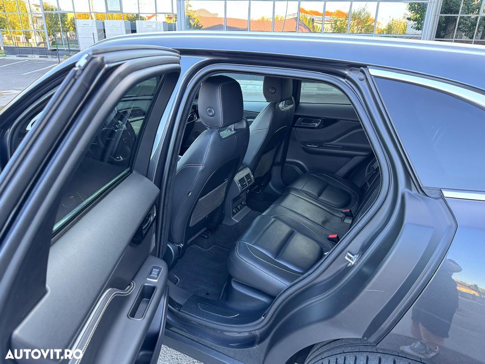 Jaguar F-Pace 25t AWD R-Sport - 30