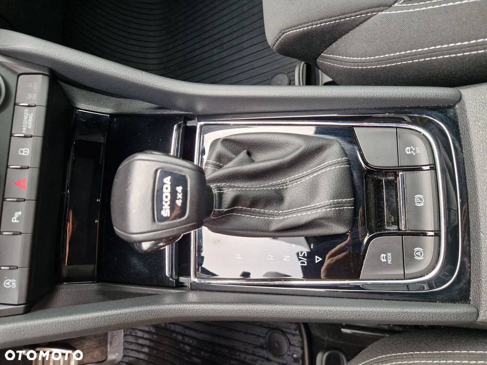 Skoda Karoq 2.0 TDI SCR 4x4 Sportline DSG - 24