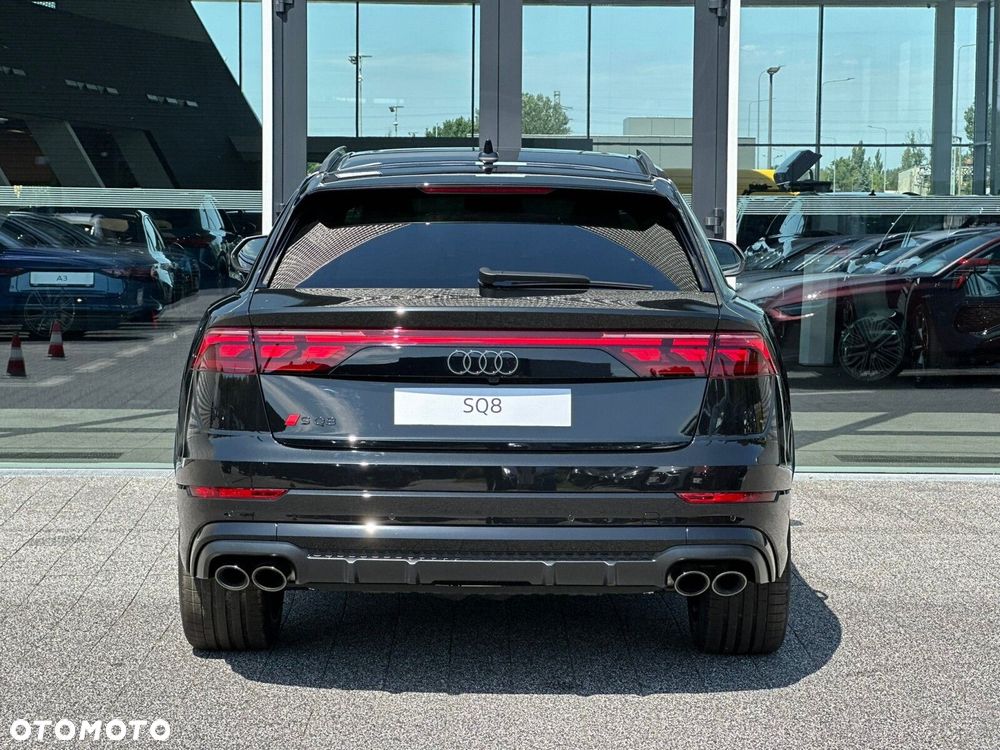 Audi SQ8 - 8