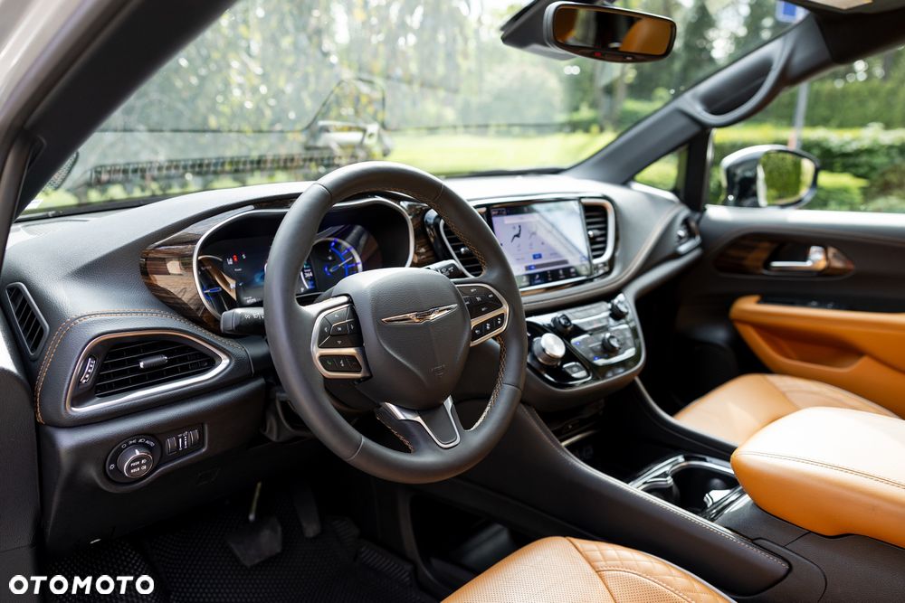 Chrysler Pacifica - 16