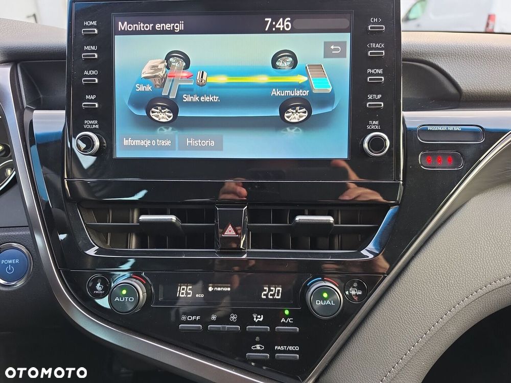 Toyota Camry 2.5 Hybrid Executive CVT - 19