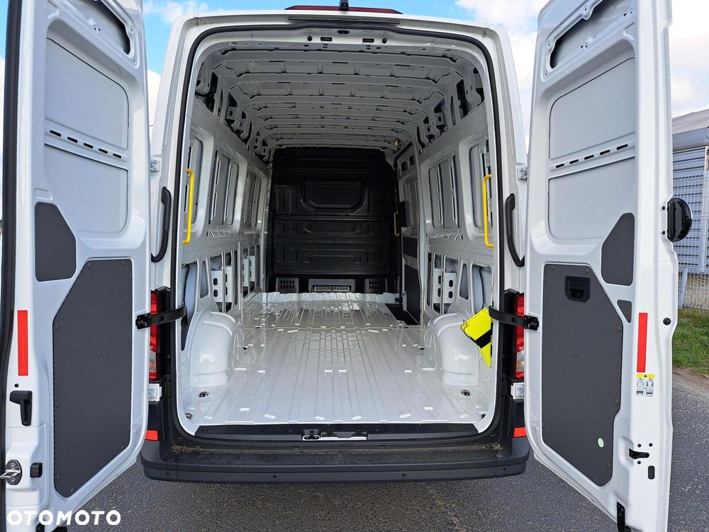 Volkswagen Crafter 35 Furgon, 2,0 TDI SCR 177KM,  6-bieg man., r.o: 4490 mm - 17