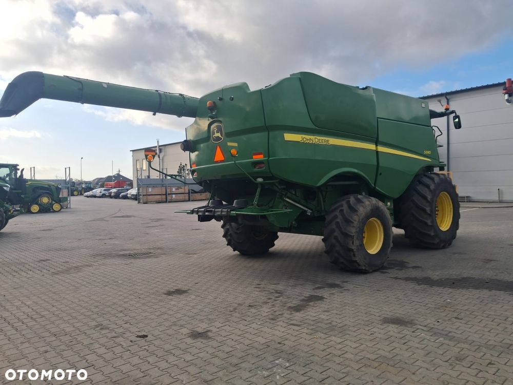John Deere S690 - 7
