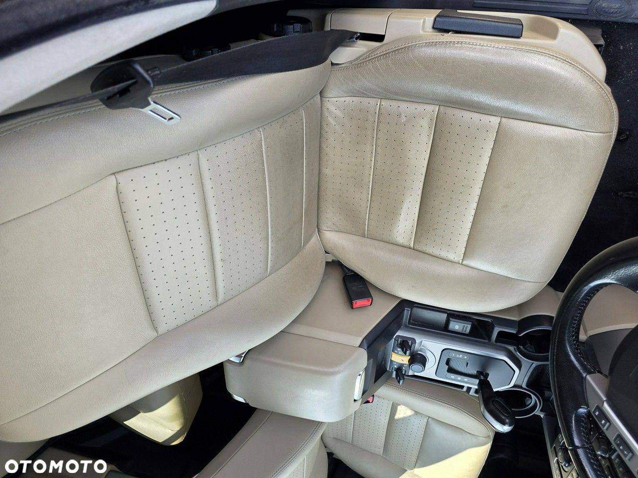 Land Rover Discovery IV 2.7D V6 S - 26