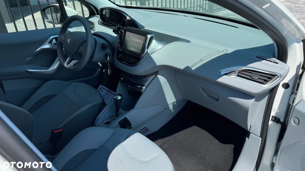 Peugeot 208 - 12