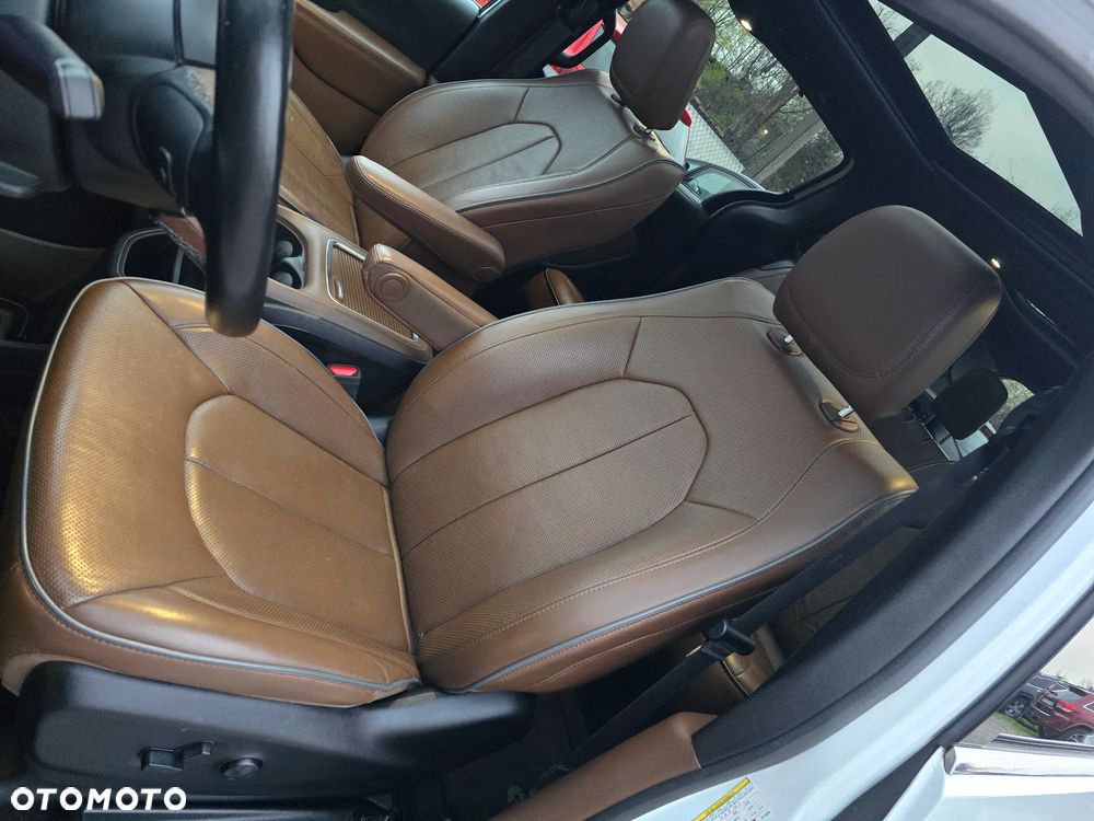 Chrysler Pacifica - 27