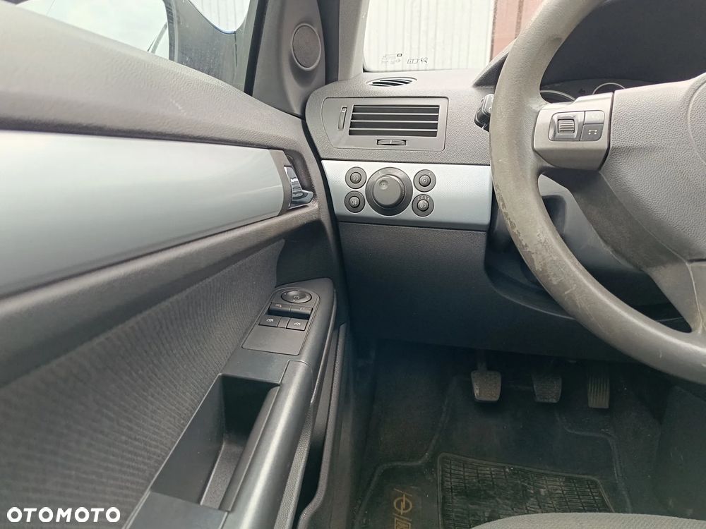 Opel Astra 1.9 CDTI - 16