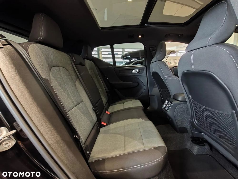 Volvo XC 40 B4 AWD Ultimate Dark - 26