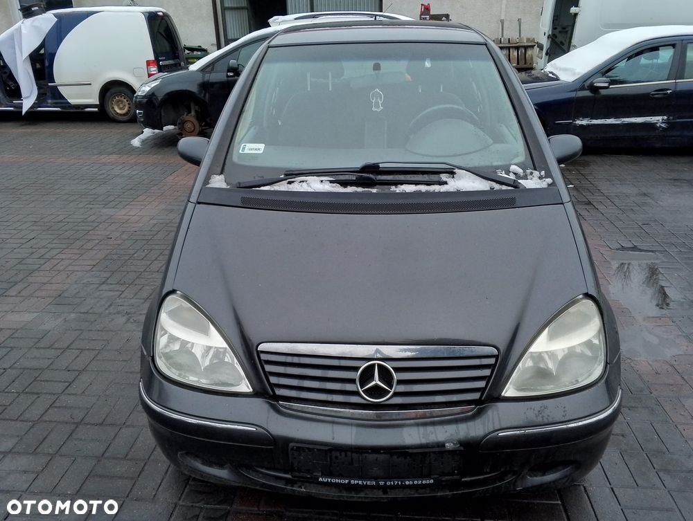 Mercedes – Benz Klasa A W168 FL (01-04r.) 1.9 B 125KM. Silnik 166990 (166.990) Skrzynia 716506 (716.506) (Przeł. 3.72) lakier 195 - METEOR GRAU. Cały na części. GWARANCJA !!!  Przód Tył Zestaw Komplet Drzwi Klapa Zderzak Błotnik Maska Grill Atrapa Szyba Pas Lampa Lusterko Boczki Fotel Kanapa Kokpit Deska Rozdzielcza Przełącznik Włącznik Sterownik Przewody Wiązka Instalacja Moduł Komputer Czujnik Listwa Pompa Alternator Wtryski Głowica Rozrusznik Kompresor Sprzęgło Dwumas Silnik Skrzynia ABS Klimatyzacji Paliwa Wspomagania Kolektor Turbina Przepustnica Zawór Chłodnica Koło Hak Belka Sanki Zawieszenie Mcpherson Półoś Amortyzator Wydech Tłumik Zacisk Most - 2