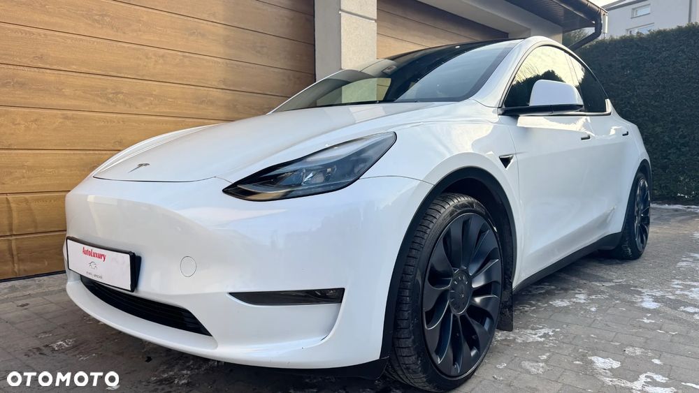 Tesla Y Performance AWD - 3