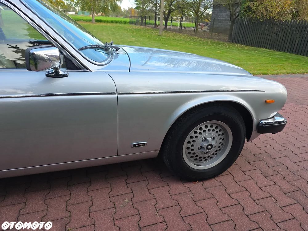 Jaguar XJ - 15