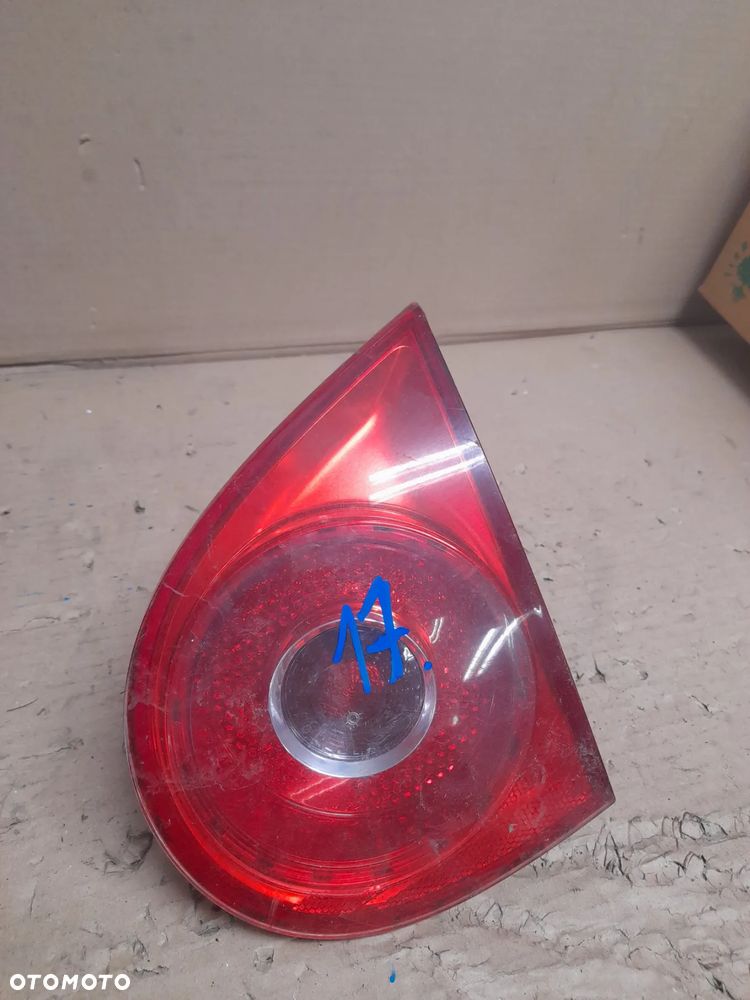 LAMPA PRAWY TYŁ W KLAPĘ VW GOLF V nr 1K6945094F - 1