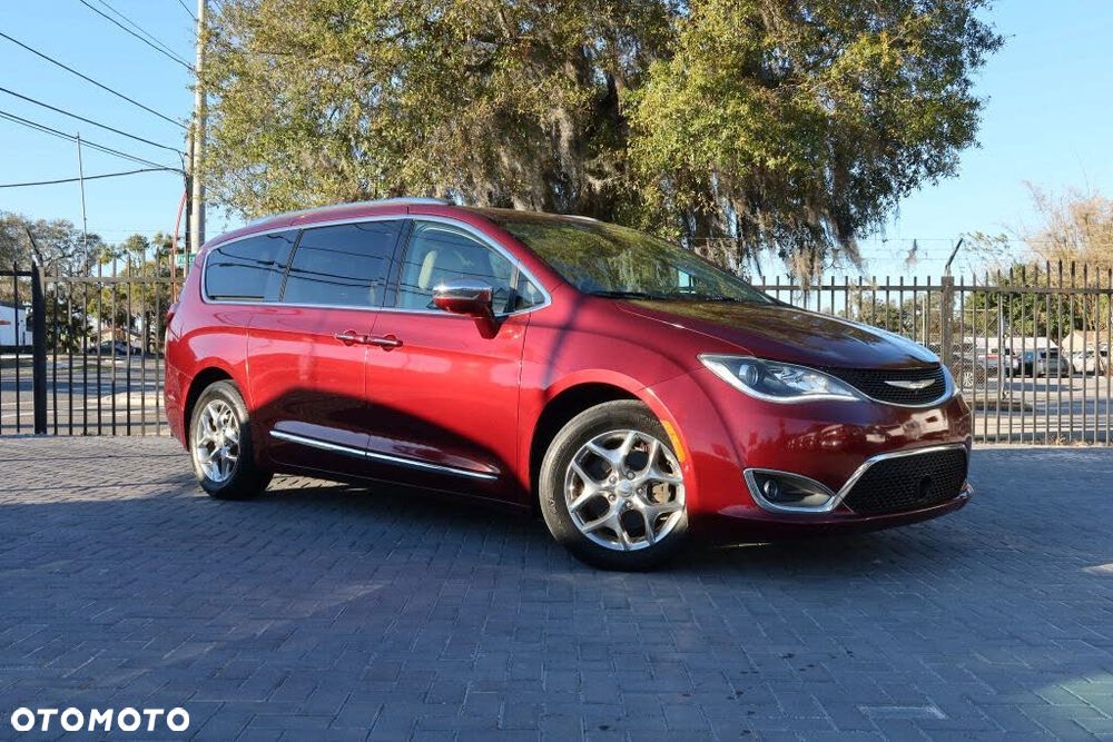 Chrysler Pacifica - 2