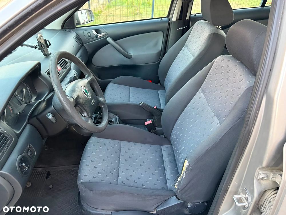 Skoda Octavia 1.6 Tour - 14