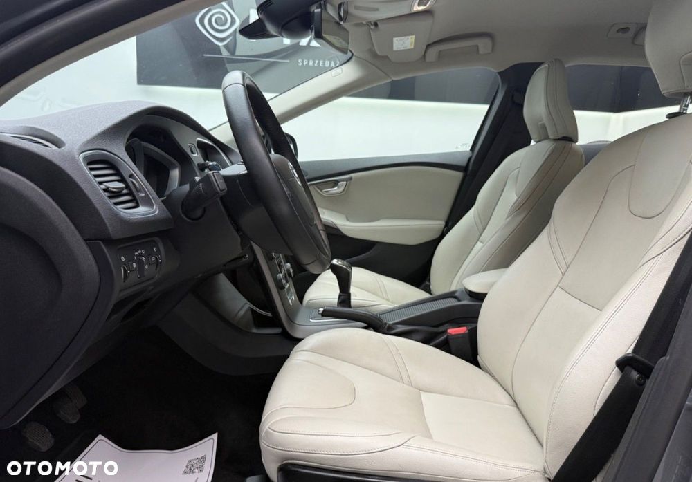 Volvo V40 D2 Kinetic - 24