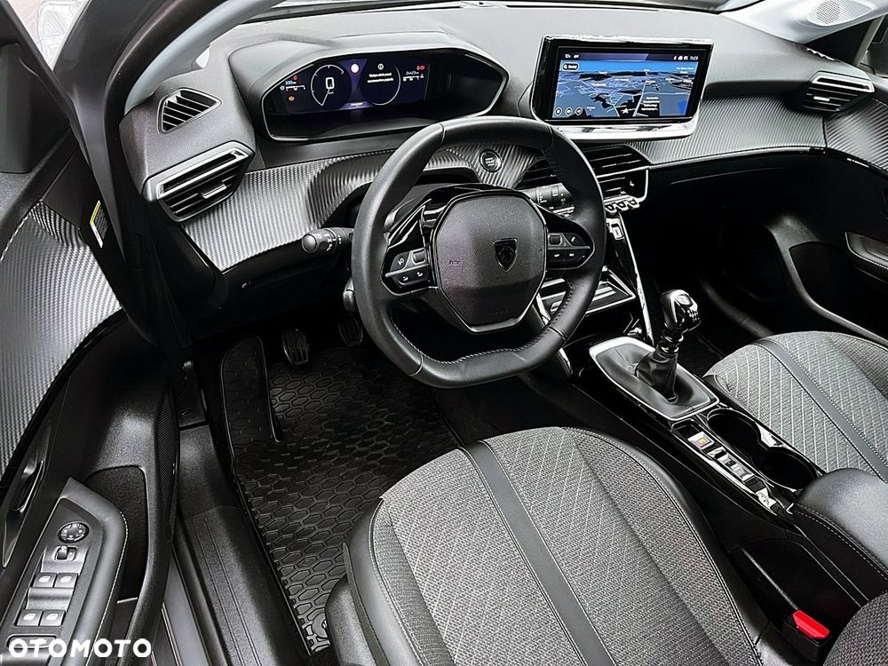 Peugeot 208 - 16