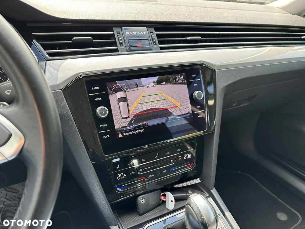 Volkswagen Passat - 19