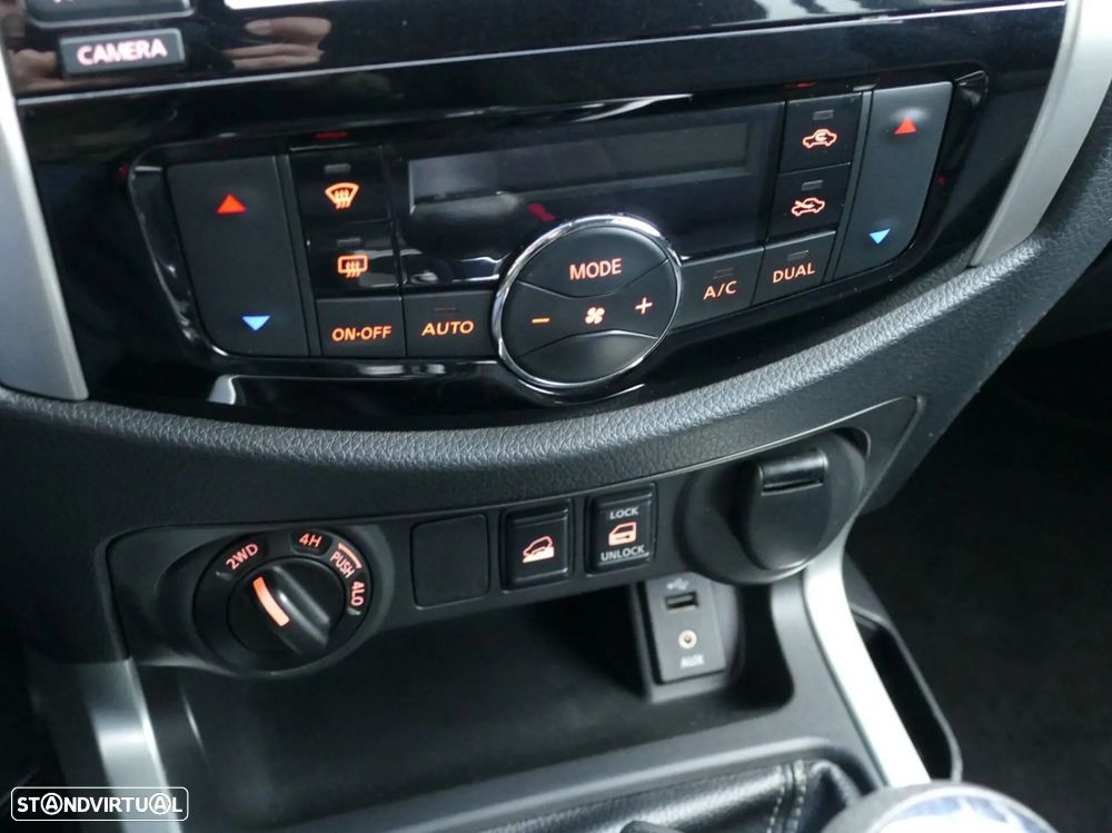Nissan Navara 2.3 dCi CD 4WD N-Connecta Navi+Barras - 22