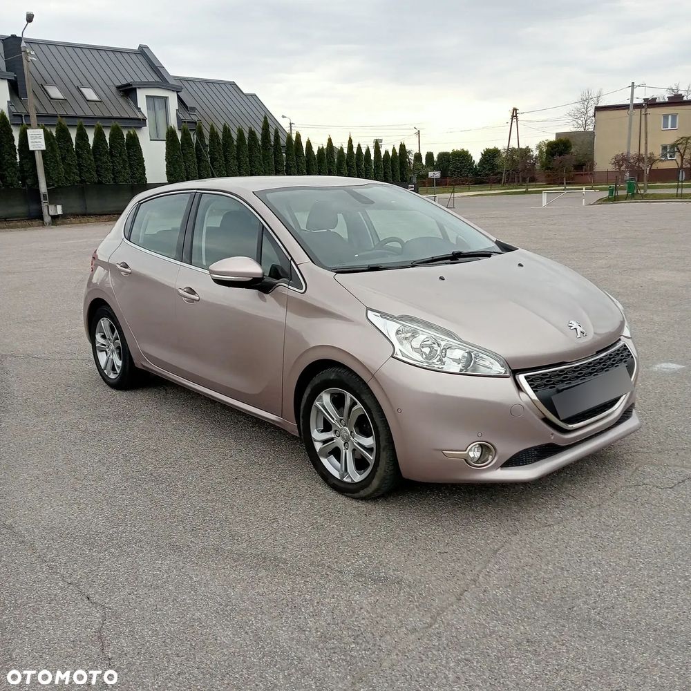 Peugeot 208 1.2 PureTech Allure - 1