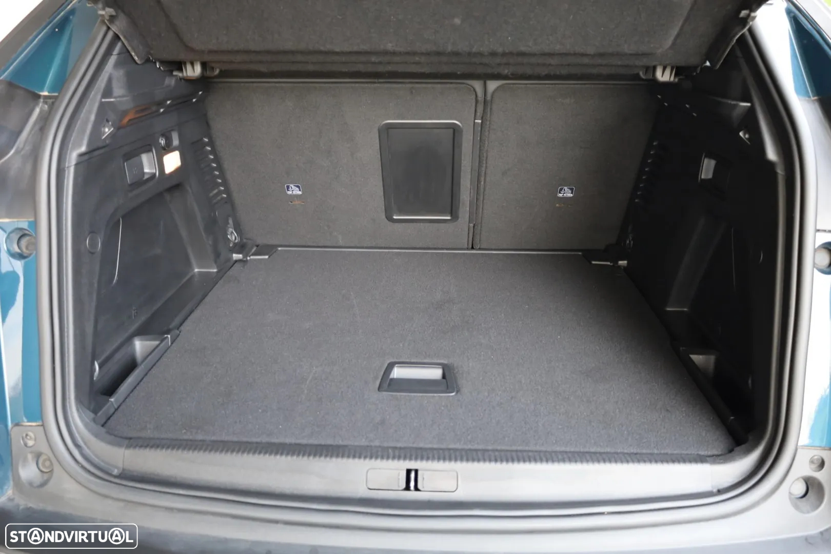 Peugeot 3008 1.2 PureTech Allure EAT8 - 14