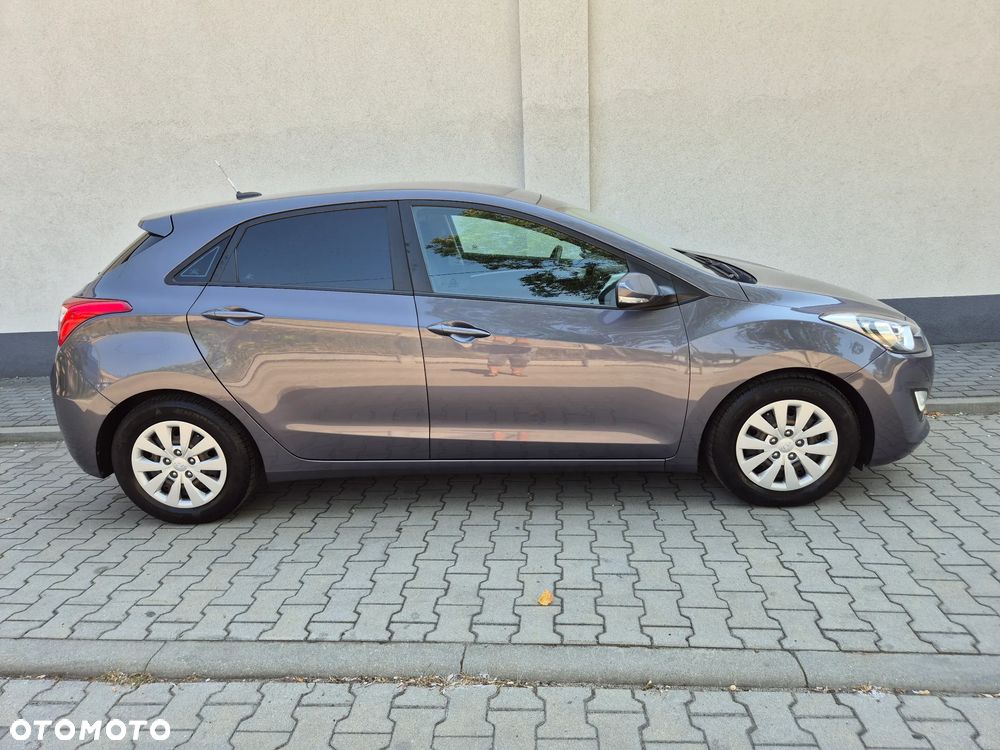 Hyundai i30 blue 1.4 Style - 23