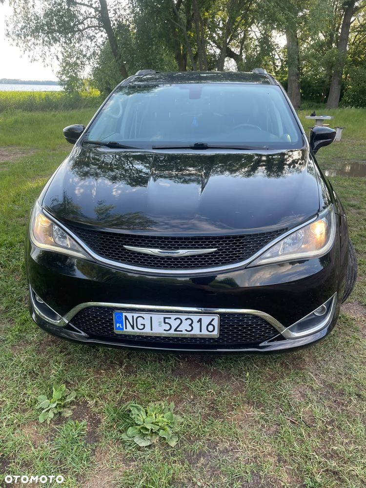 Chrysler Pacifica - 1