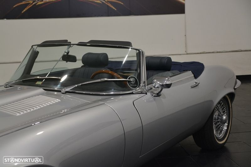 Jaguar E-Type - 24