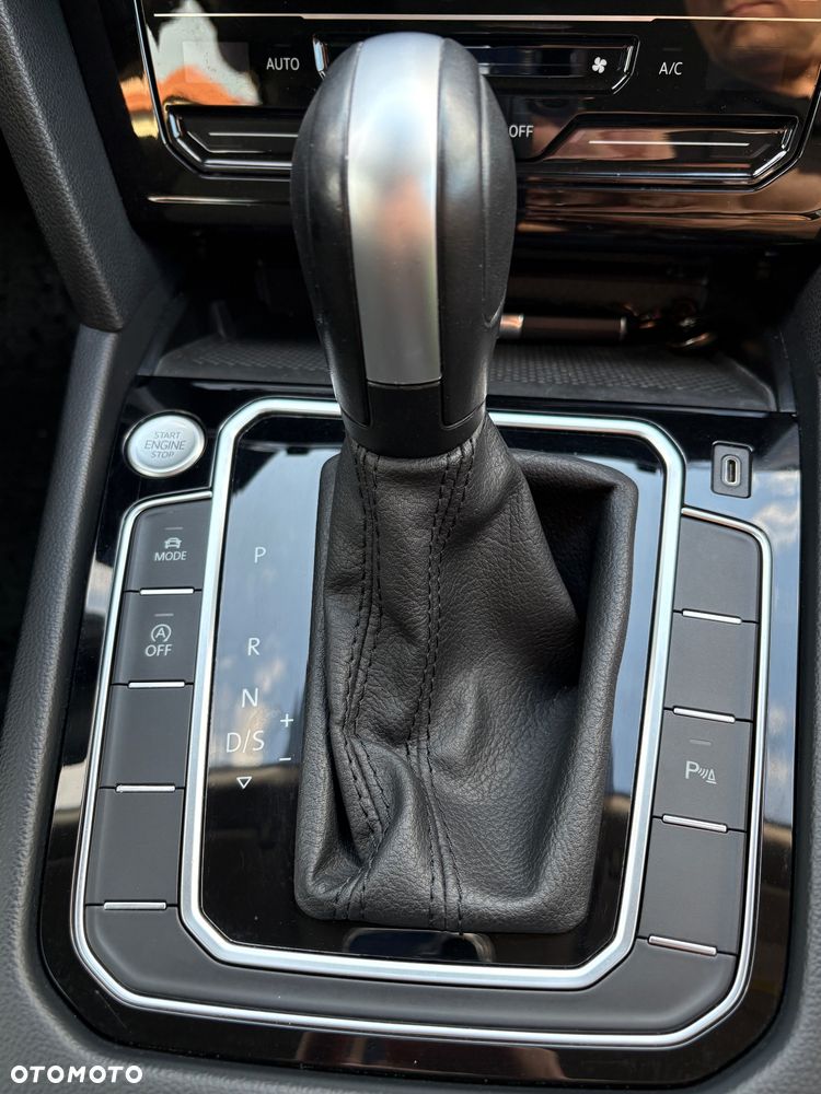 Volkswagen Passat 2.0 TSI Elegance DSG - 22