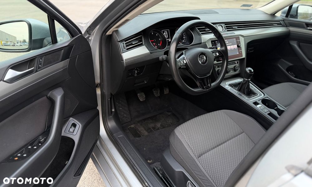 Volkswagen Passat 1.6 TDI BMT Comfortline - 5