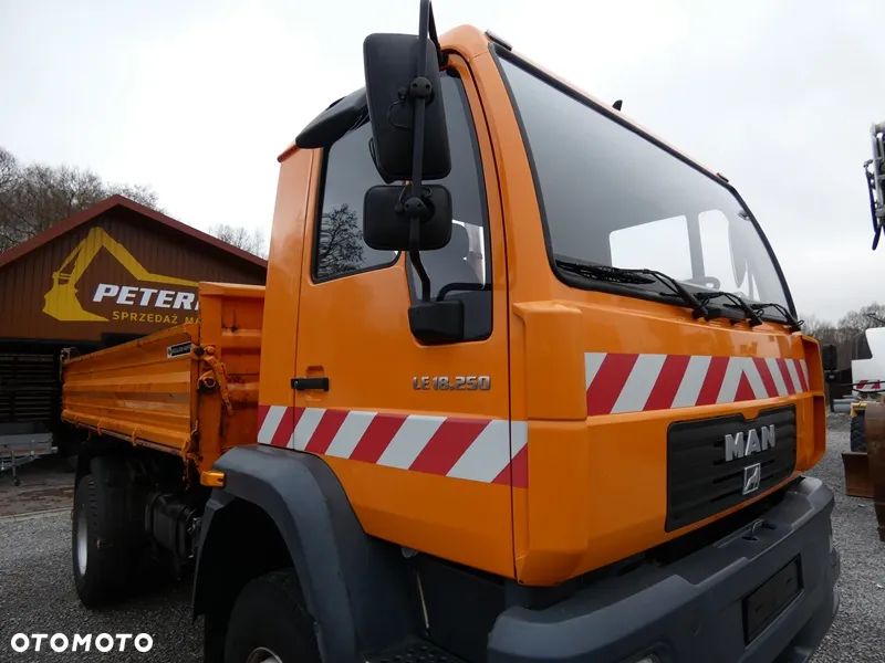 MAN LE 18.250 Z Niemiec / Wywrotka 4x4 z reduktorem / - 31