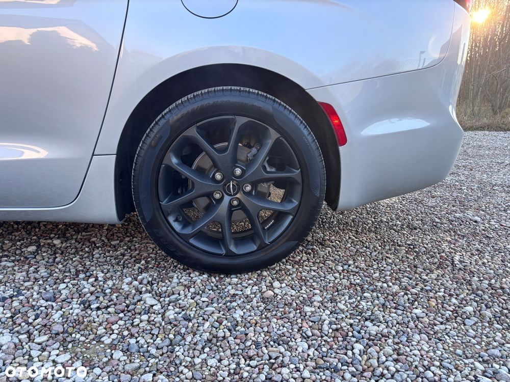 Chrysler Pacifica - 11