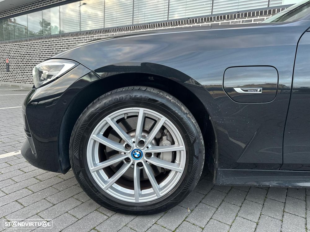 BMW 330 e Touring Corporate Edition Auto - 3