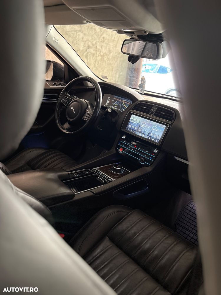 Jaguar F-Pace 20d AWD Portfolio - 27