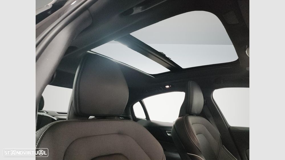 Volvo S60 2.0 T8 PHEV Plus Dark AWD - 22