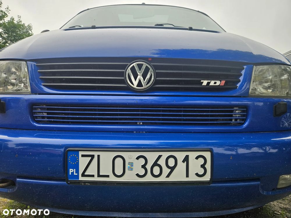 Volkswagen Multivan - 1