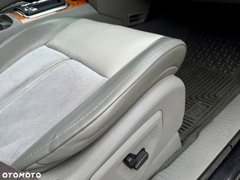 Jeep Grand Cherokee - 29