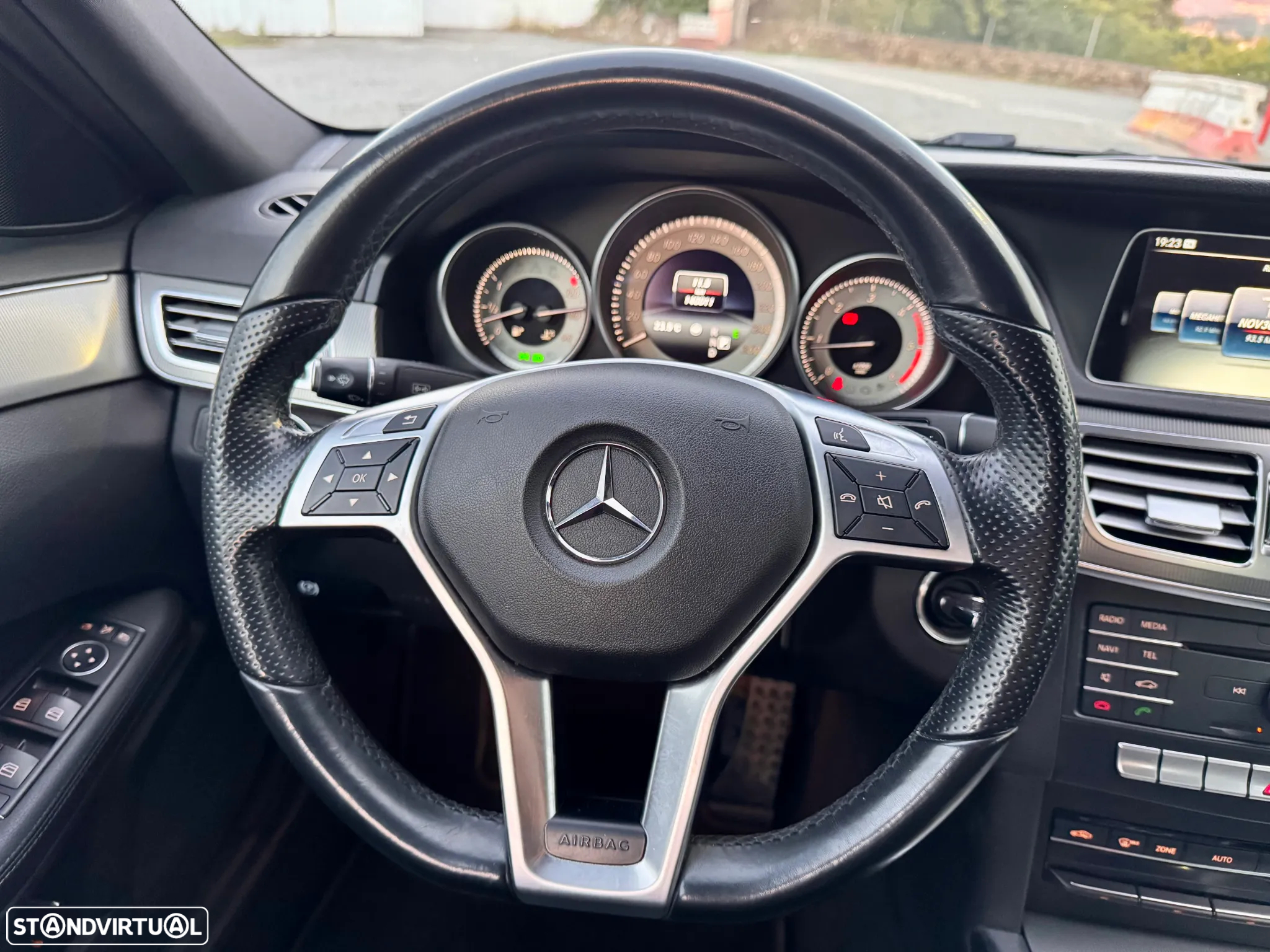 Mercedes-Benz E 250 BlueTEC Avantgarde Auto - 27