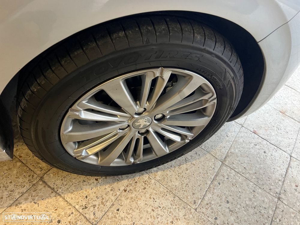 Peugeot 208 1.2 PureTech Style - 11