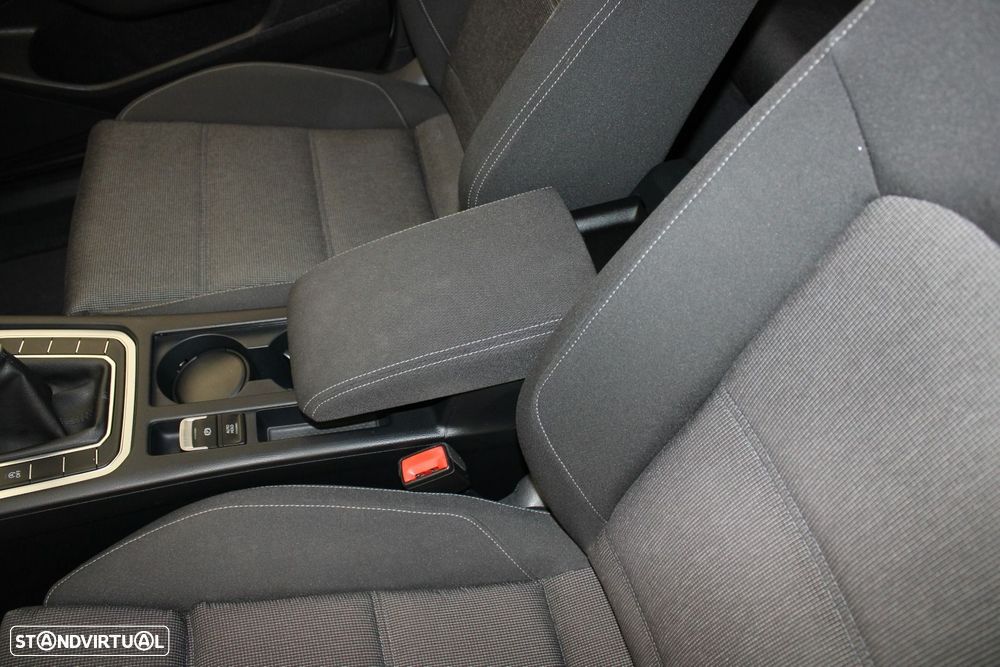 VW Passat Variant 1.6 TDI Confortline - 25