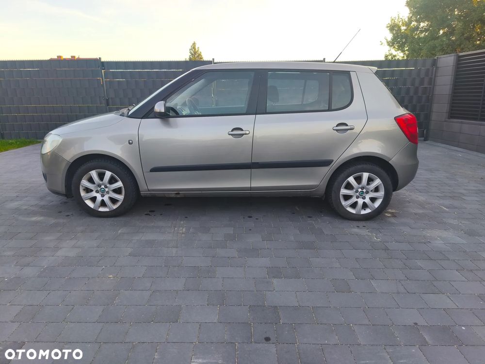 Skoda Fabia 2009 photo 3