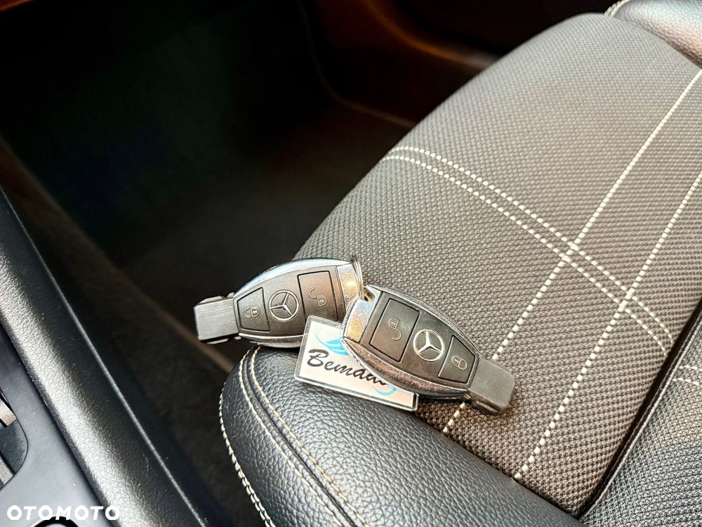 Mercedes-Benz GLA 180 7G-DCT Urban - 29