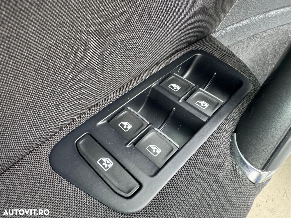 Volkswagen Golf 1.6 TDI DPF DSG Team - 28