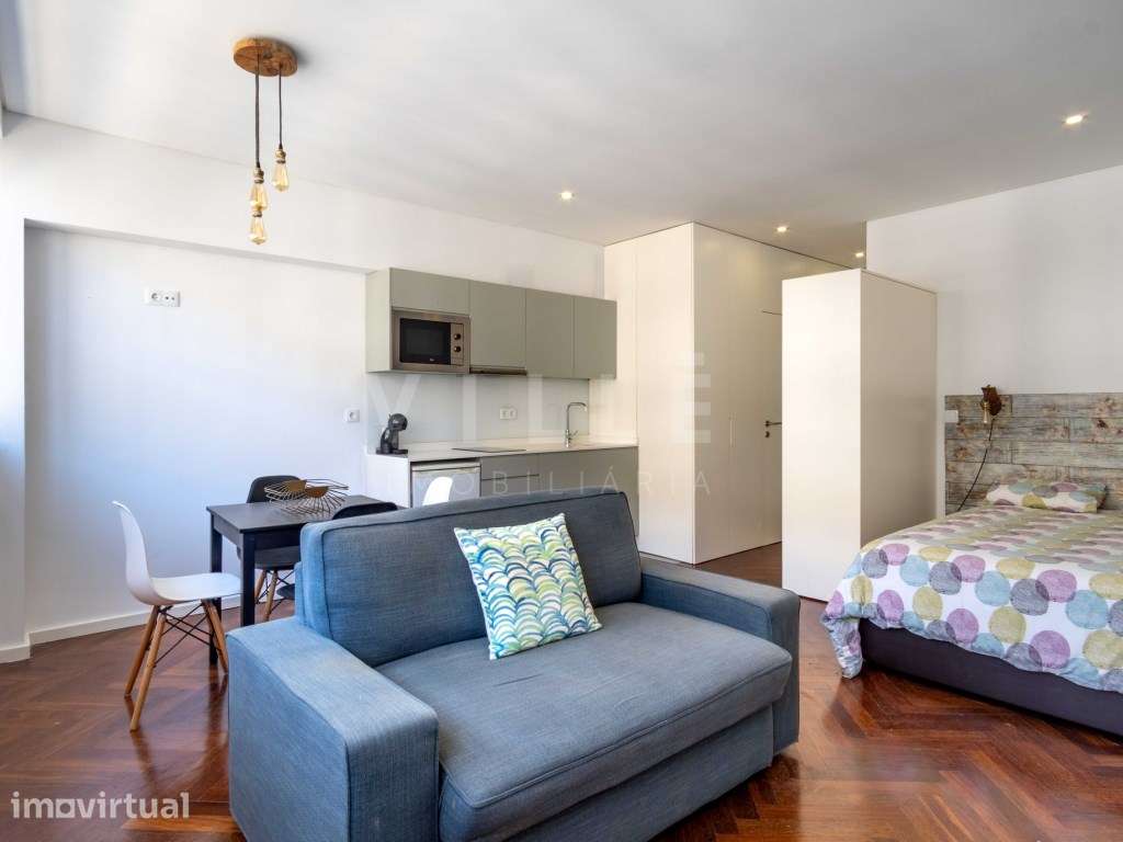Apartamento T0 Equipado e Mobilado na baixa do Porto - Grande imagem: 2/25